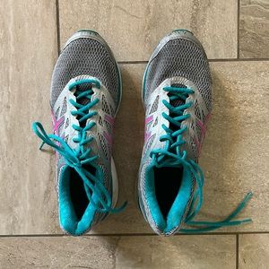 ASICS Gel Cumulus 18 running shoes.